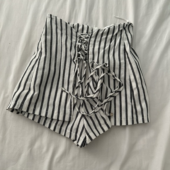 LF Striped Black and White Women's Shorts - Picture 1 of 2